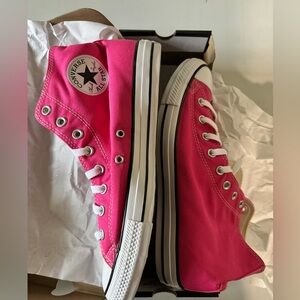 New in box converse high top pink womens 12 men’s 10